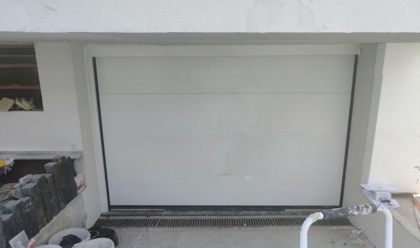 Changement d'une porte de garage à VAULX EN VELIN 