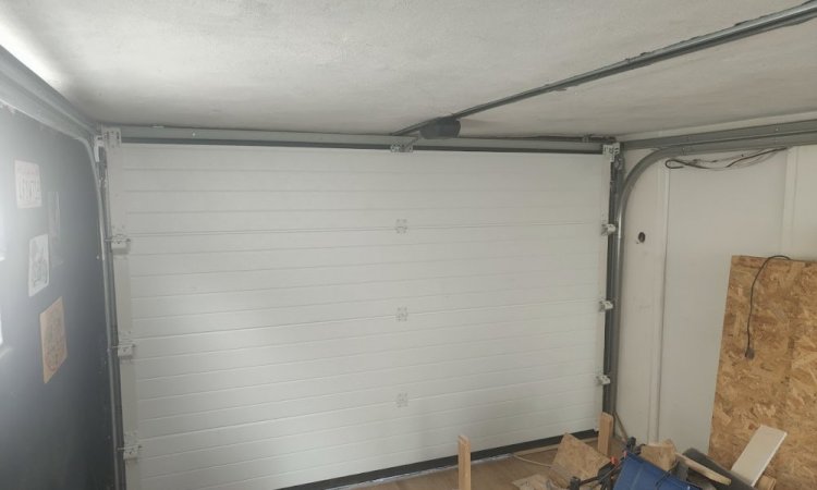 Changement d'une porte de garage à VAULX EN VELIN 